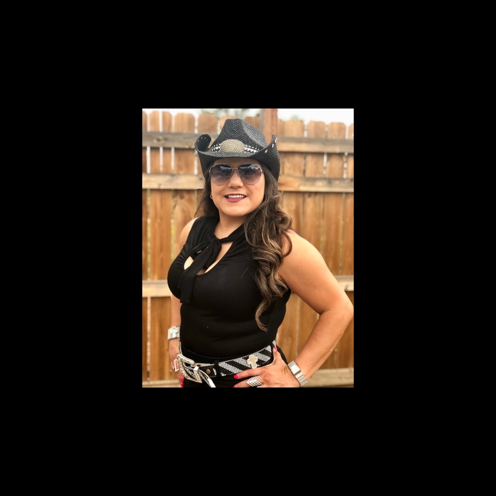 Meet your Posher, Desirae